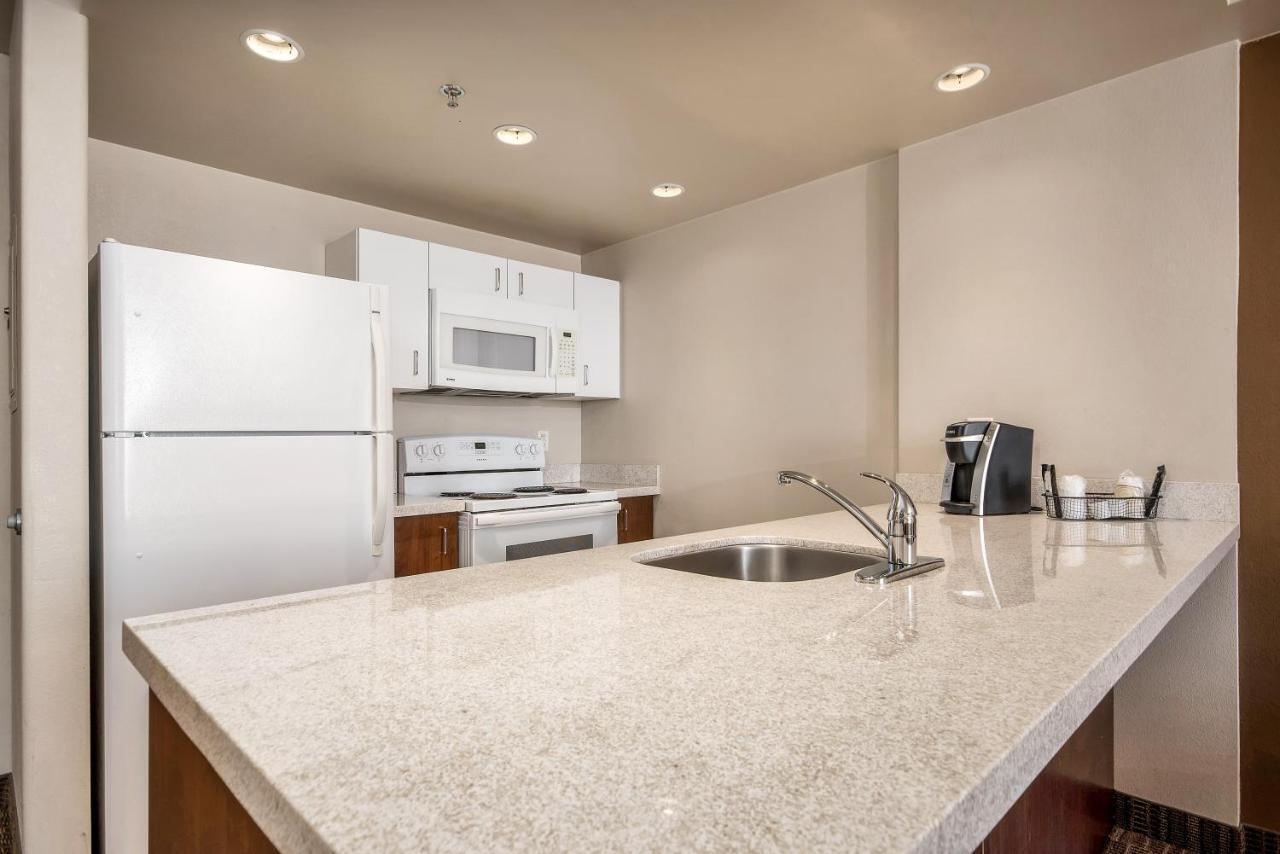 Homesuites By D3H Regina Exterior foto